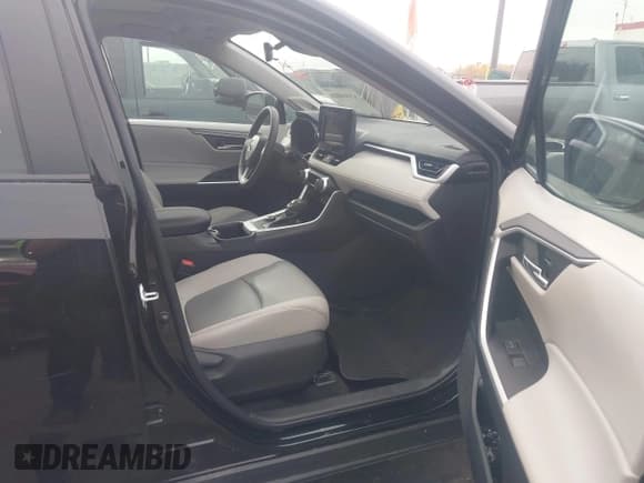 ✅ 2024 Toyota RAV4 Hybrid XLE Premium • VIN: 2T3B6RFV3RW062841 • Lot: 43664808. Wystawiony na IAAI z przebiegiem 20 170 mil. Bezpłatny archiwum sprzedaży aukcyjnych z USA i szczegółowy raport historii pojazdu na DreamBid. Zdjęcie 5.