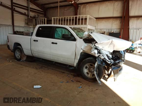 2023 Ram 1500 Tradesman z VIN 1C6RRENT3PN579230, wystawiony jako Copart lot #88556905 z przebiegiem 33 699 mil mil oraz Szkoda całkowita • Salvage title. Historia ofert i sprzedaży dostępna na DreamBid. Obrazek 4.