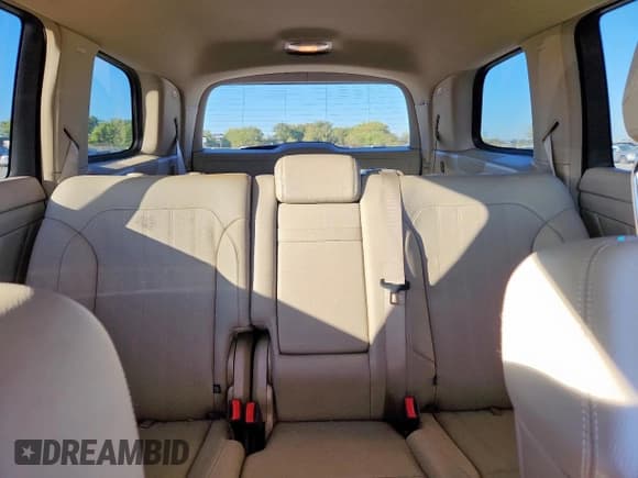 ✅ 2015 Mercedes-Benz GL 450 • VIN: 4JGDF6EE8FA616051 • Lot: 91382205. Wystawiony na Copart z przebiegiem 136 527 mil. Bezpłatny archiwum sprzedaży aukcyjnych z USA i szczegółowy raport historii pojazdu na DreamBid. Zdjęcie 10.