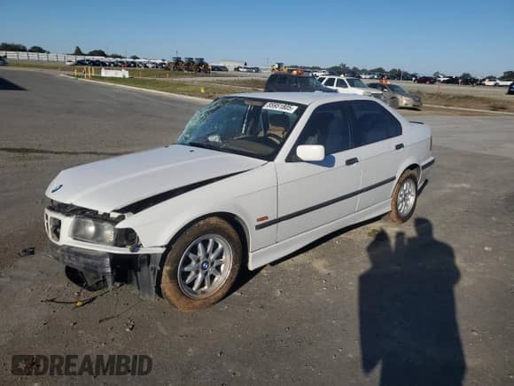 1998 BMW 3 Series 328i z VIN WBACD4329WAV57690, wystawiony jako Copart lot #85951805 z przebiegiem 167 263 mil mil oraz Szkoda całkowita • Salvage title. Historia ofert i sprzedaży dostępna na DreamBid. Obrazek 1.