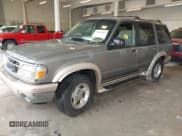 ✅ 2000 Ford Explorer Eddie Bauer • VIN: 1FMZU74E8YZB41346 • Lot: 41601042. Wystawiony na IAAI z przebiegiem 295 103 mil. Bezpłatny archiwum sprzedaży aukcyjnych z USA i szczegółowy raport historii pojazdu na DreamBid. Zdjęcie 2.
