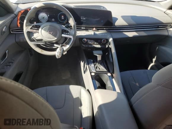 ✅ 2025 Hyundai Elantra SEL Convenience • VIN: KMHLS4DG1SU924590 • Lot: 90633065. Wystawiony na Copart z przebiegiem 14 548 mil. Bezpłatny archiwum sprzedaży aukcyjnych z USA i szczegółowy raport historii pojazdu na DreamBid. Zdjęcie 8.