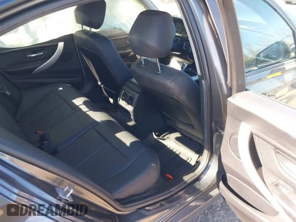 ✅ 2016 BMW 3 Series 320i xDrive • VIN: WBA8E5G59GNU21101 • Lot: 41933679. Listed on IAAI with Not provided. Free auction sales archive from the USA and detailed vehicle history report at DreamBid. Image 8.