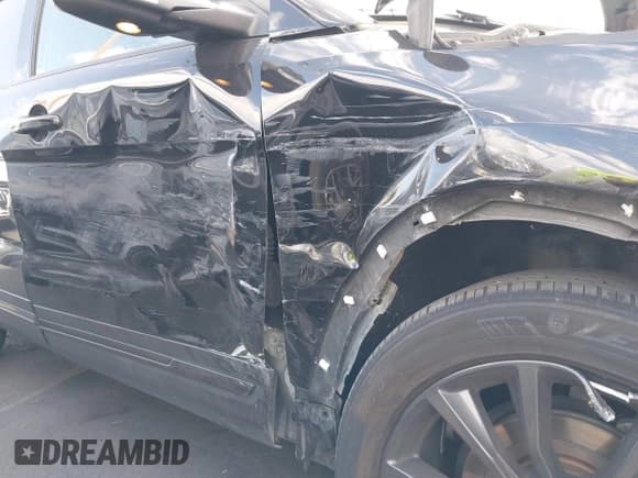 ✅ 2017 Ford Explorer XLT • VIN: 1FM5K7DHXHGD99667 • Lot: 43282143. Listed on IAAI with 75,801 mi. Free auction sales archive from the USA and detailed vehicle history report at DreamBid. Image 19.