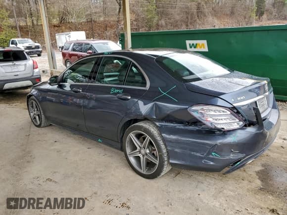 ✅ 2015 Mercedes-Benz C 300 • VIN: 55SWF4KB4FU027144 • Lot: 94634585. Wystawiony na Copart z przebiegiem 102 559 mil. Bezpłatny archiwum sprzedaży aukcyjnych z USA i szczegółowy raport historii pojazdu na DreamBid. Zdjęcie 2.