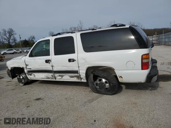 ✅ 2001 Chevrolet Suburban LS • VIN: 3GNEC16T31G111229 • Лот: 51053805. Опубликован ранее на Copart с пробегом 235 889 миль. Бесплатный доступ к архиву аукционных продаж из США и подробный отчёт об истории автомобиля на DreamBid. Изображение 2.