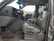 ✅ 2005 Chevrolet Suburban LT • VIN: 3GNFK16Z75G172083 • Lot: 42776645. Wystawiony na Copart z przebiegiem 238 916 mil. Bezpłatny archiwum sprzedaży aukcyjnych z USA i szczegółowy raport historii pojazdu na DreamBid. Zdjęcie 7.