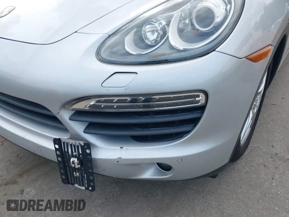 ✅ 2013 Porsche Cayenne S Hybrid • VIN: WP1AE2A29DLA15374 • Lot: 43171808. Wystawiony na IAAI z przebiegiem 127 109 mil. Bezpłatny archiwum sprzedaży aukcyjnych z USA i szczegółowy raport historii pojazdu na DreamBid. Zdjęcie 18.