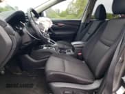 ✅ 2018 Nissan Rogue SV • VIN: JN8AT2MV7JW300313 • Lot: 67774445. Wystawiony na Copart z przebiegiem 77 175 mil. Bezpłatny archiwum sprzedaży aukcyjnych z USA i szczegółowy raport historii pojazdu na DreamBid. Zdjęcie 7.