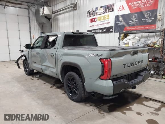 ✅ 2025 Toyota Tundra Limited Hybrid • VIN: 5TFWC5DB0SX108302 • Lot: 43415725. Wystawiony na IAAI z przebiegiem 1 963 mil. Bezpłatny archiwum sprzedaży aukcyjnych z USA i szczegółowy raport historii pojazdu na DreamBid. Zdjęcie 3.