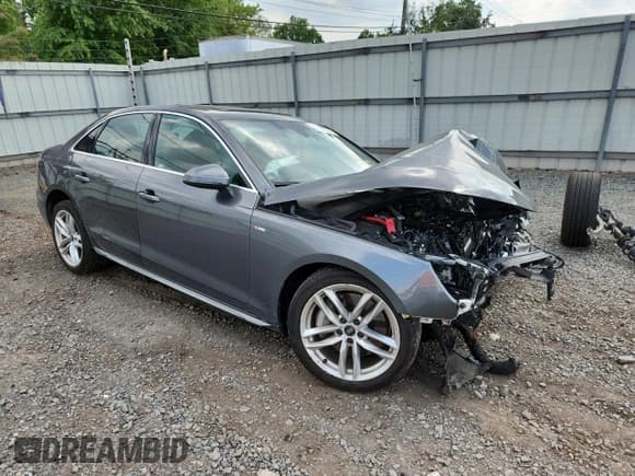 ✅ 2024 Audi A4 S line Premium • VIN: WAUDAAF46RN000774 • Lot: 62738395. Wystawiony na Copart z przebiegiem 17 589 mil. Bezpłatny archiwum sprzedaży aukcyjnych z USA i szczegółowy raport historii pojazdu na DreamBid. Zdjęcie 4.