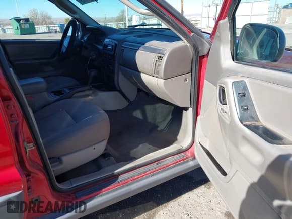 ✅ 2004 Jeep Grand Cherokee Laredo • VIN: 1J4GX48S24C242505 • Lot: 43869706. Listed on IAAI with 195,490 mi. Free auction sales archive from the USA and detailed vehicle history report at DreamBid. Image 5.