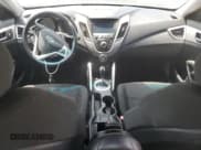 ✅ 2017 Hyundai Veloster • VIN: KMHTC6AD1HU307959 • Lot: 65978804. Wystawiony na Copart z przebiegiem 154 376 mil. Bezpłatny archiwum sprzedaży aukcyjnych z USA i szczegółowy raport historii pojazdu na DreamBid. Zdjęcie 8.