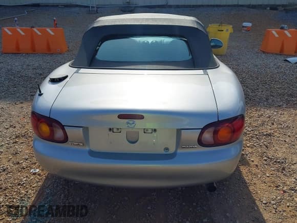 ✅ 1999 Mazda MX-5 Miata • VIN: JM1NB3532X0107405 • Лот: 43173717. Опубликован ранее на IAAI с пробегом 149 477 миль. Бесплатный доступ к архиву аукционных продаж из США и подробный отчёт об истории автомобиля на DreamBid. Изображение 16.