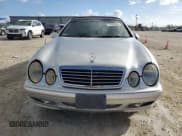✅ 2003 Mercedes-Benz CLK 320 • VIN: WDBLK65GX3T137352 • Lot: 77494384. Wystawiony na Copart z przebiegiem Nie podano. Bezpłatny archiwum sprzedaży aukcyjnych z USA i szczegółowy raport historii pojazdu na DreamBid. Zdjęcie 5.