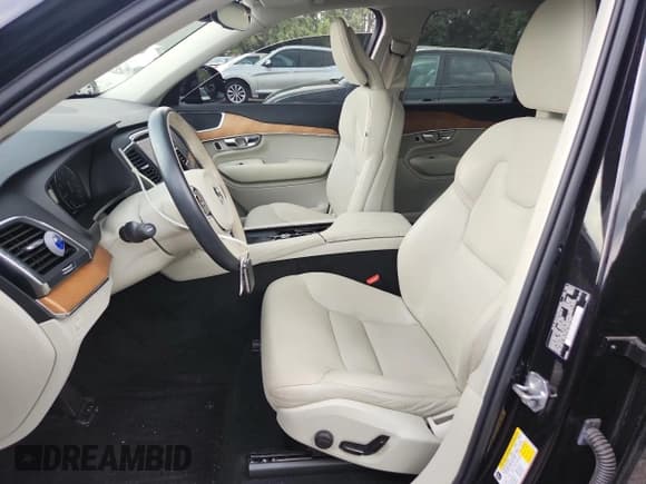 ✅ 2021 Volvo XC90 Momentum • VIN: YV4A22PK0M1718369 • Лот: 69296905. Опубликован ранее на Copart с пробегом 47 395 миль. Бесплатный доступ к архиву аукционных продаж из США и подробный отчёт об истории автомобиля на DreamBid. Изображение 7.