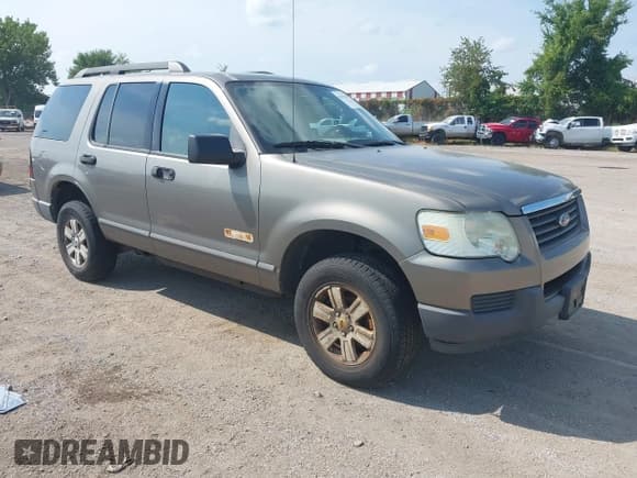 ✅ 2006 Ford Explorer XLS • VIN: 1FMEU72E66ZA17378 • Lot: 43011028. Wystawiony na IAAI z przebiegiem 169 260 mil. Bezpłatny archiwum sprzedaży aukcyjnych z USA i szczegółowy raport historii pojazdu na DreamBid. Zdjęcie 1.