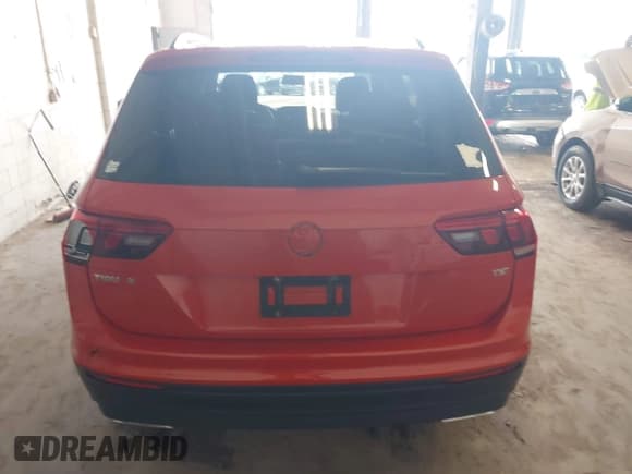 ✅ 2018 Volkswagen Tiguan S • VIN: 3VV0B7AX7JM081884 • Lot: 42613428. Listed on IAAI with 134,196 mi. Free auction sales archive from the USA and detailed vehicle history report at DreamBid. Image 16.