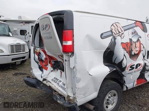 ✅ 2016 Chevrolet Express Cargo • VIN: 1GCWGAFF0G1135684 • Lot: 43530101. Listed on IAAI with 135,955 mi. Free auction sales archive from the USA and detailed vehicle history report at DreamBid. Image 19.