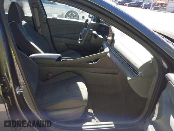 ✅ 2025 Hyundai Elantra SEL Convenience • VIN: KMHLS4DG9SU935756 • Lot: 43623411. Wystawiony na IAAI z przebiegiem 16 630 mil. Bezpłatny archiwum sprzedaży aukcyjnych z USA i szczegółowy raport historii pojazdu na DreamBid. Zdjęcie 5.