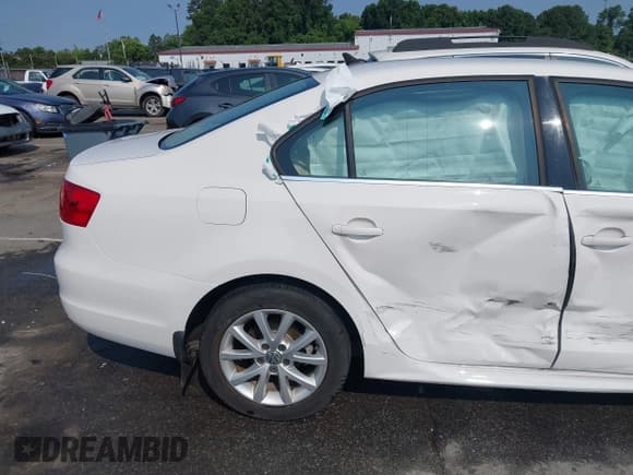 ✅ 2013 Volkswagen Jetta SE • VIN: 3VWDP7AJ2DM421232 • Lot: 42377946. Wystawiony na IAAI z przebiegiem 160 796 mil. Bezpłatny archiwum sprzedaży aukcyjnych z USA i szczegółowy raport historii pojazdu na DreamBid. Zdjęcie 17.