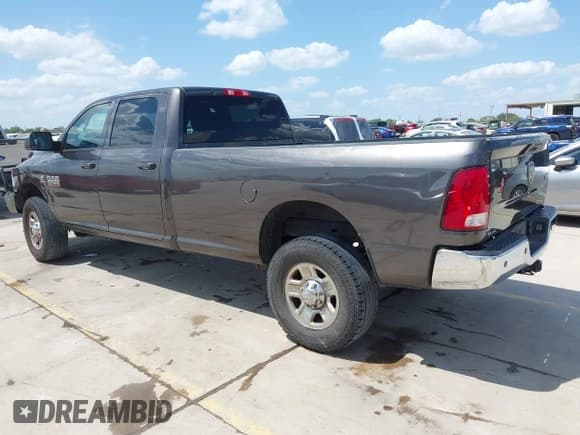 ✅ 2017 Ram 2500 Tradesman • VIN: 3C6UR5HL0HG616122 • Lot: 42433213. Listed on IAAI with 318,572 mi. Free auction sales archive from the USA and detailed vehicle history report at DreamBid. Image 3.