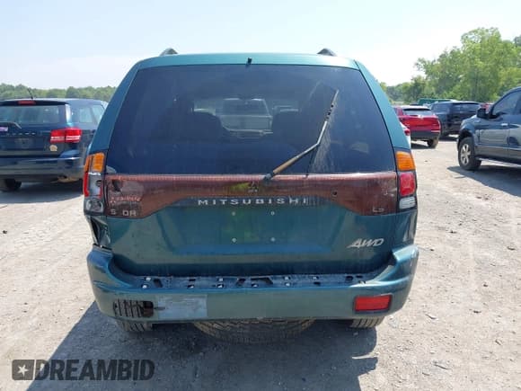 ✅ 2003 Mitsubishi Montero Sport ES • VIN: JA4MT21H43J011200 • Lot: 42729717. Listed on IAAI with 205,556 mi. Free auction sales archive from the USA and detailed vehicle history report at DreamBid. Image 16.