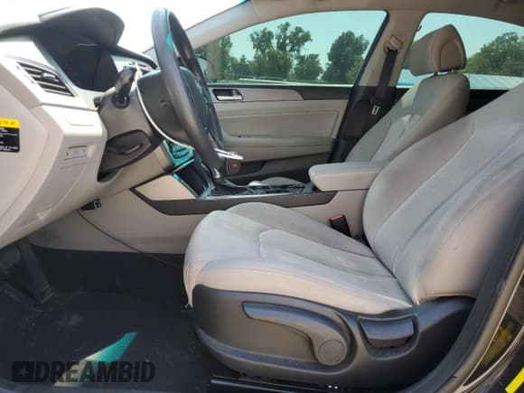 ✅ 2017 Hyundai Sonata SE • VIN: KMHE24L14HA055421 • Лот: 80409205. Опубликован ранее на Copart с пробегом 122 240 миль. Бесплатный доступ к архиву аукционных продаж из США и подробный отчёт об истории автомобиля на DreamBid. Изображение 7.