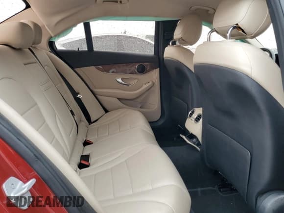 ✅ 2016 Mercedes-Benz C 300 • VIN: 55SWF4JB2GU149312 • Lot: 69902935. Wystawiony na Copart z przebiegiem 75 898 mil. Bezpłatny archiwum sprzedaży aukcyjnych z USA i szczegółowy raport historii pojazdu na DreamBid. Zdjęcie 10.