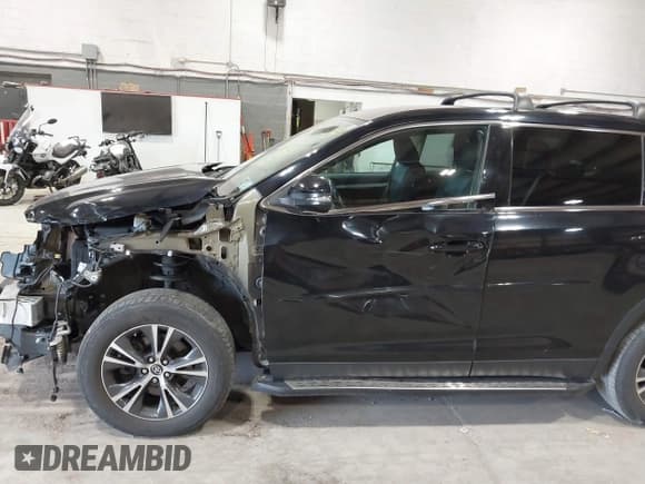 ✅ 2019 Toyota Highlander LE • VIN: 5TDBZRFH9KS939129 • Lot: 42474679. Wystawiony na IAAI z przebiegiem 49 532 mil. Bezpłatny archiwum sprzedaży aukcyjnych z USA i szczegółowy raport historii pojazdu na DreamBid. Zdjęcie 17.