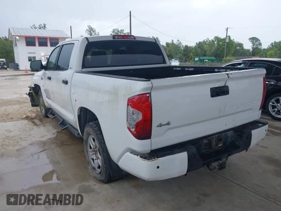 ✅ 2018 Toyota Tundra SR5 • VIN: 5TFDW5F17JX705271 • Lot: 42494525. Listed on IAAI with 174,311 mi. Free auction sales archive from the USA and detailed vehicle history report at DreamBid. Image 3.