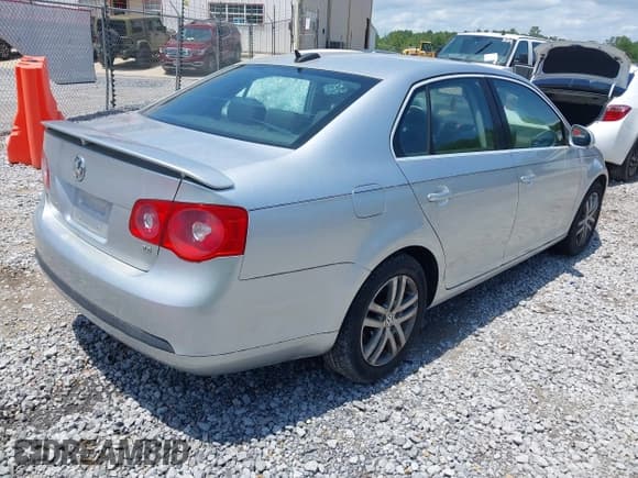 ✅ 2006 Volkswagen Jetta 2.5L • VIN: 3VWSG71K26M624575 • Лот: 42184114. Опубликован ранее на IAAI с пробегом 164 182 миль. Бесплатный доступ к архиву аукционных продаж из США и подробный отчёт об истории автомобиля на DreamBid. Изображение 4.