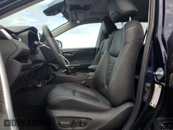 ✅ 2023 Toyota RAV4 XLE • VIN: 2T3R1RFV8PW385647 • Лот: 66113335. Опубликован ранее на Copart с пробегом 42 621 миль. Бесплатный доступ к архиву аукционных продаж из США и подробный отчёт об истории автомобиля на DreamBid. Изображение 7.