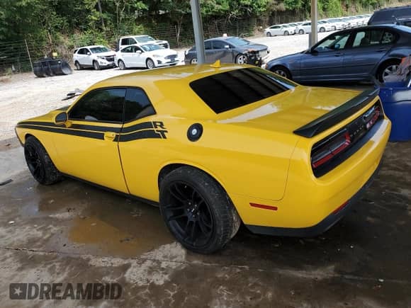 2018 Dodge Challenger R/T with VIN 2C3CDZBT5JH166089, listed as a Copart auction lot 61673525 with 68,933 mi miles and Salvage title. Bid and sale history available at DreamBid. Image 2.