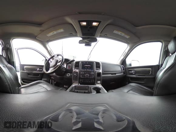 ✅ 2018 Ram 2500 Laramie • VIN: 3C6UR5NJ4JG328211 • Lot: 41690078. Wystawiony na IAAI z przebiegiem 97 265 mil. Bezpłatny archiwum sprzedaży aukcyjnych z USA i szczegółowy raport historii pojazdu na DreamBid. Zdjęcie 24.