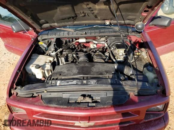 1994 Chevrolet S-10 с VIN 1GCCS1443R8116561, выставлен на аукционе Copart как лот 74913124 с пробегом 173 946 миль миль и Списание • Salvage title. История ставок и продаж доступна на DreamBid. Изображение 12.