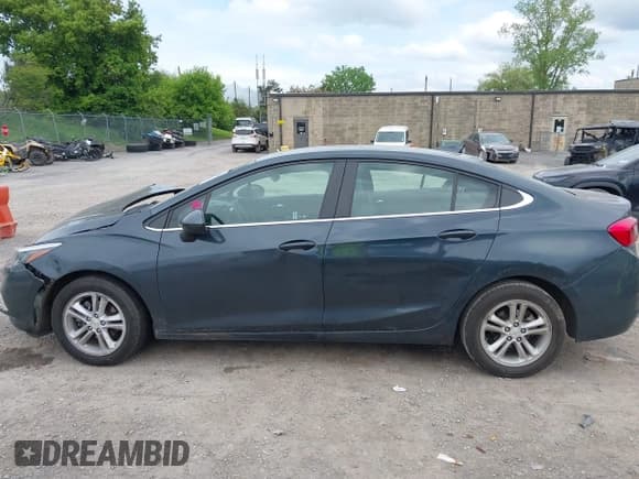 ✅ 2018 Chevrolet Cruze LT • VIN: 1G1BE5SM1J7226878 • Лот: 42276859. Опубликован ранее на IAAI с пробегом 100 112 миль. Бесплатный доступ к архиву аукционных продаж из США и подробный отчёт об истории автомобиля на DreamBid. Изображение 15.
