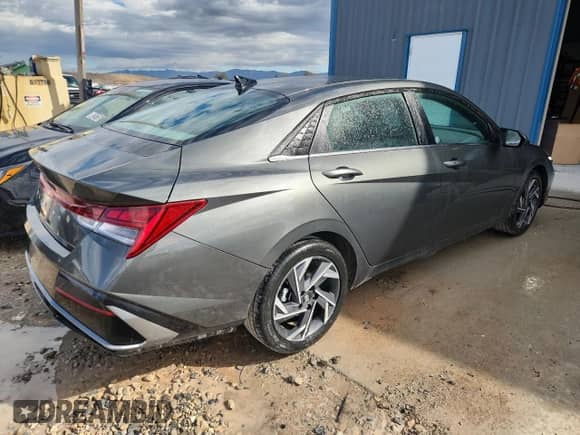 2025 Hyundai Elantra SEL Convenience z VIN KMHLS4DG3SU972172, wystawiony jako Copart lot #86272225 z przebiegiem 8 642 mil mil oraz Nie do naprawy • Non repairable. Historia ofert i sprzedaży dostępna na DreamBid. Obrazek 3.