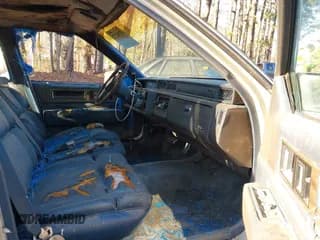 ✅ 1988 Cadillac DeVille • VIN: 1G6CD5155J4332134 • Lot: 43765272. Wystawiony na IAAI z przebiegiem 173 626 mil. Bezpłatny archiwum sprzedaży aukcyjnych z USA i szczegółowy raport historii pojazdu na DreamBid. Zdjęcie 5.