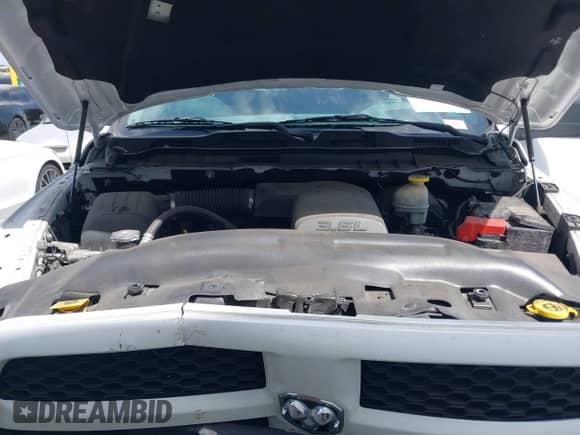 2018 Ram 1500 Tradesman z VIN 1C6RR6FG8JS166266, wystawiony jako IAAI lot #42128397 z przebiegiem 76 106 mil mil oraz . Historia ofert i sprzedaży dostępna na DreamBid. Obrazek 10.