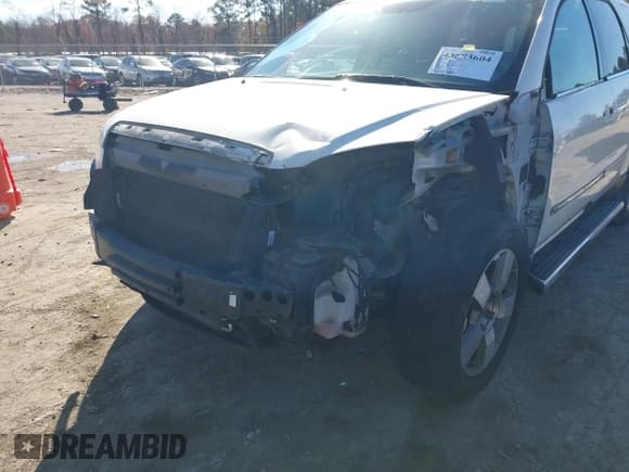 ✅ 2010 GMC Acadia SLT1 • VIN: 1GKLRMED9AJ177085 • Lot: 43683604. Listed on IAAI with 146,558 mi. Free auction sales archive from the USA and detailed vehicle history report at DreamBid. Image 6.