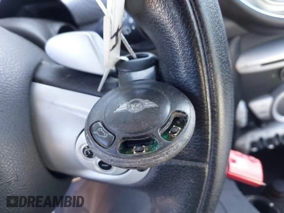 ✅ 2008 MINI Clubman S • VIN: WMWMM33518TP87059 • Lot: 43814151. Wystawiony na IAAI z przebiegiem 102 460 mil. Bezpłatny archiwum sprzedaży aukcyjnych z USA i szczegółowy raport historii pojazdu na DreamBid. Zdjęcie 11.