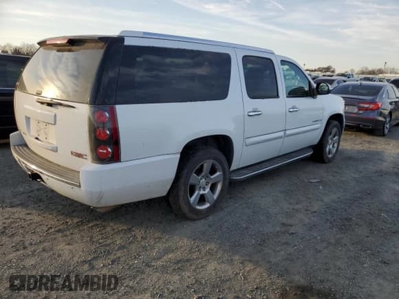 ✅ 2008 GMC Yukon XL • VIN: 1GKFC66898J176573 • Lot: 46545745. Listed on Copart with 180,129 mi. Free auction sales archive from the USA and detailed vehicle history report at DreamBid. Image 3.