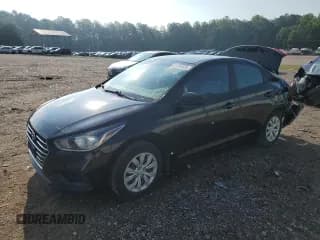 ✅ 2021 Hyundai Accent SE • VIN: 3KPC24A61ME132103 • Lot: 61394634. Wystawiony na Copart z przebiegiem 73 880 mil. Bezpłatny archiwum sprzedaży aukcyjnych z USA i szczegółowy raport historii pojazdu na DreamBid. Zdjęcie 1.