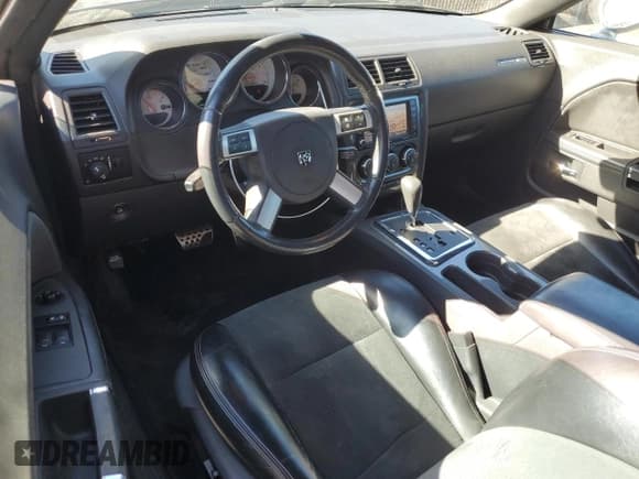 ✅ 2008 Dodge Challenger SRT-8 • VIN: 2B3LJ74W98H312036 • Лот: 82786505. Опубликован ранее на Copart с пробегом 107 061 миль. Бесплатный доступ к архиву аукционных продаж из США и подробный отчёт об истории автомобиля на DreamBid. Изображение 8.