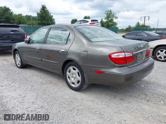 ✅ 2001 Infiniti I30 Luxury • VIN: JNKCA31A11T015270 • Lot: 43011806. Wystawiony na IAAI z przebiegiem 114 272 mil. Bezpłatny archiwum sprzedaży aukcyjnych z USA i szczegółowy raport historii pojazdu na DreamBid. Zdjęcie 3.
