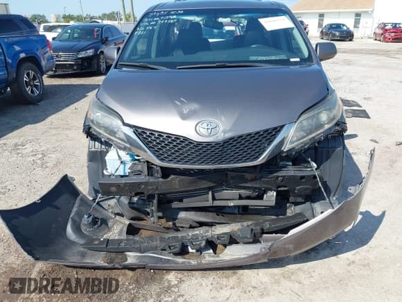 ✅ 2017 Toyota Sienna SE • VIN: 5TDXZ3DC3HS797587 • Lot: 42846571. Listed on IAAI with 154,624 mi. Free auction sales archive from the USA and detailed vehicle history report at DreamBid. Image 6.
