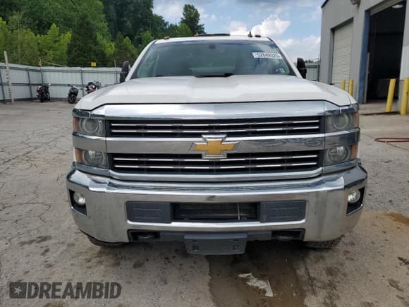✅ 2015 Chevrolet Silverado 2500HD LT • VIN: 1GC1KVEG8FF161042 • Lot: 52849325. Wystawiony na Copart z przebiegiem Nie podano. Bezpłatny archiwum sprzedaży aukcyjnych z USA i szczegółowy raport historii pojazdu na DreamBid. Zdjęcie 5.