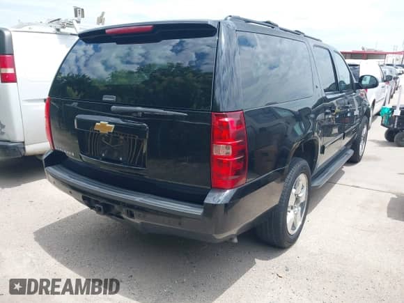 2014 Chevrolet Suburban LT z VIN 1GNSCJE09ER246246, wystawiony jako IAAI lot #42362059 z przebiegiem 321 684 mil mil oraz . Historia ofert i sprzedaży dostępna na DreamBid. Obrazek 4.