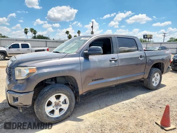 ✅ 2018 Toyota Tundra SR5 • VIN: 5TFEM5F15JX133286 • Lot: 71005225. Wystawiony na Copart z przebiegiem 115 760 mil. Bezpłatny archiwum sprzedaży aukcyjnych z USA i szczegółowy raport historii pojazdu na DreamBid. Zdjęcie 1.